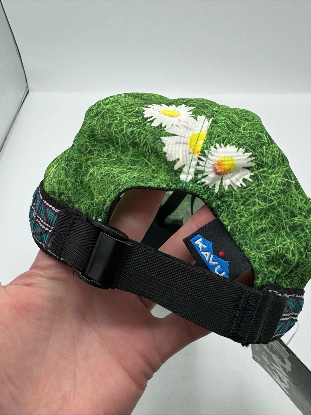 KAVU Strap Back Hat Size Large Daisies Green Floral Grass Made in USA NWT